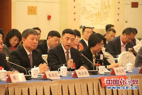 3月8日河南代表团的媒体开放日上，李光宇代表在会议中发言。