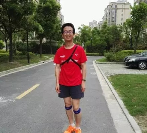 范文奇，1991年——1996年就读于北大无线电。现居上海，在华为海思半导体工作。业余喜欢读书，跑步，暴走。
