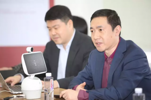 中国联通实体渠道部副总经理陈丰伟先生