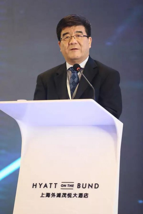 北京大学校务委员会副主任、汇丰商学院院长、北京大学校友会副会长兼金融校友联合会会长海闻教授发表讲话