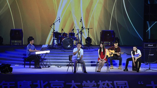 吴佳泽演绎抒情老歌《梦一场》