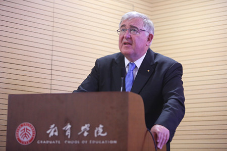 拜恩发表演讲