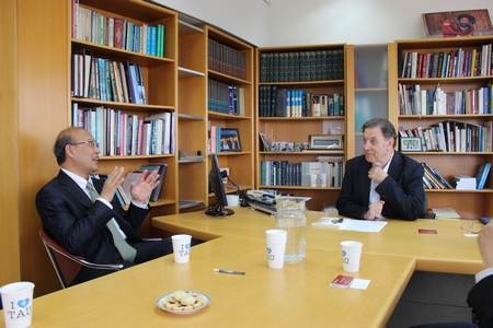 会见特拉维夫大学常务校长Aron Shai