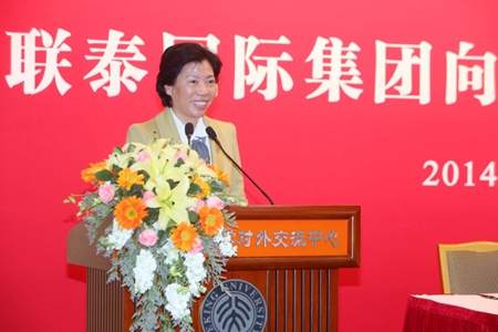 王亚君祝愿北大与联泰友谊长青