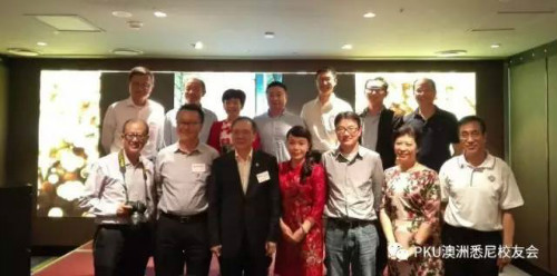 林建华校长一行同校友会工作组合影 