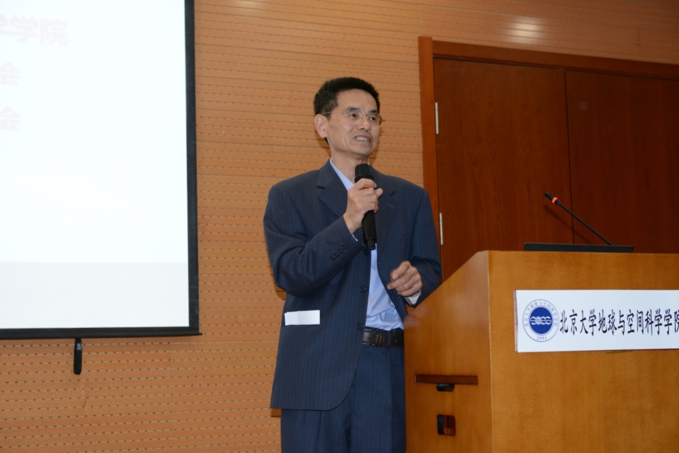 E:\院友会\院友会材料\2019院友会\第二届会员代表大会照片\DSC_2122.JPG