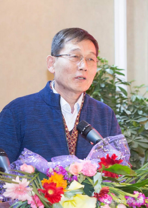 新疆校友会副秘书长聂宁在大会上致辞