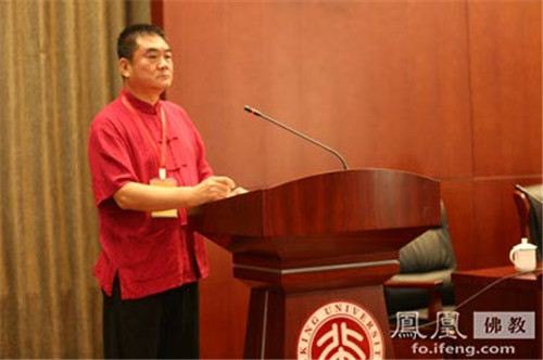 华香文化组委会秘书长刘增幅主持会议