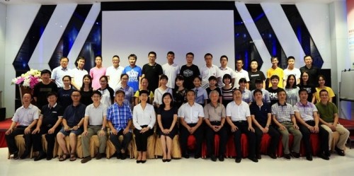 拍全家福，新老北大人齐声说“北大好”