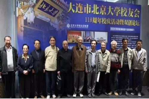 部分校友合影