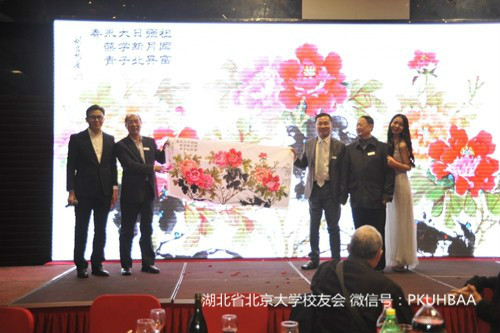 校友刘宏斌为校友会创作了国画《永葆青春》
