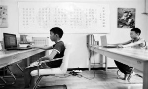 在龙学园里给孩子们提供了自学的课程