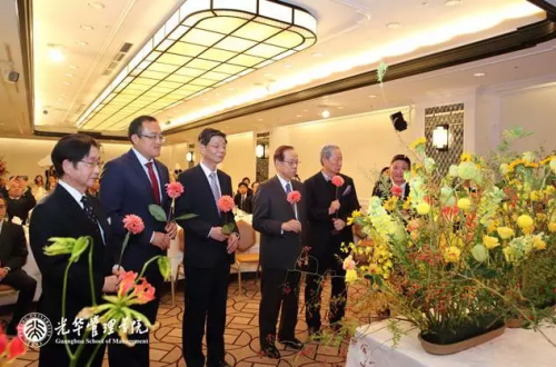插花仪式宣告日本校友会成立