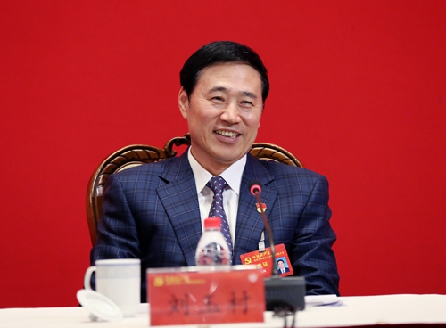 刘玉村介绍大会其他工作和稍后代表组分组会的有关内容