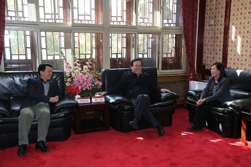 郝平、叶静漪与傅振邦会谈