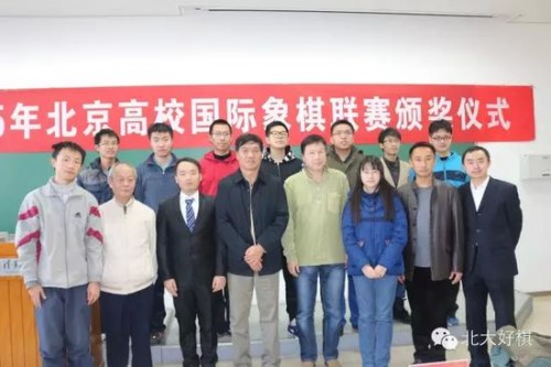 嘉宾与高校师生合影