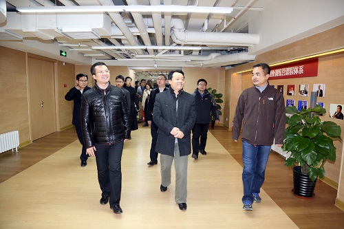 傅振邦一行参观北京大学全球大学生创新创业中心