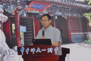 图说：北京大学湖北校友会会长刘萌讲话