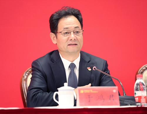 于鸿君介绍学校第十三次党代会的大会议程、日程和工作机构