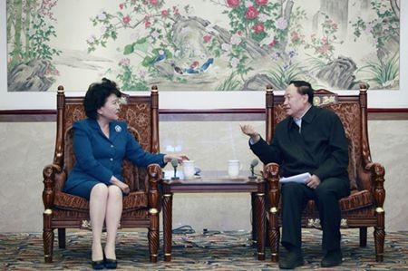 朱善璐与裘援平在英杰交流中心贵宾室会谈