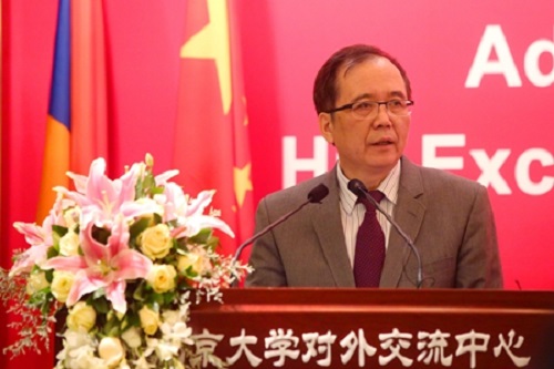 林建华发表致辞