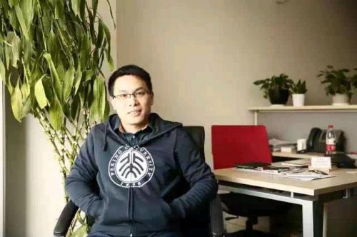 邬财浩在创新创业办公室