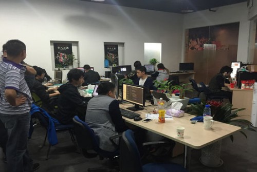 校友企业正进行紧张的开发工作