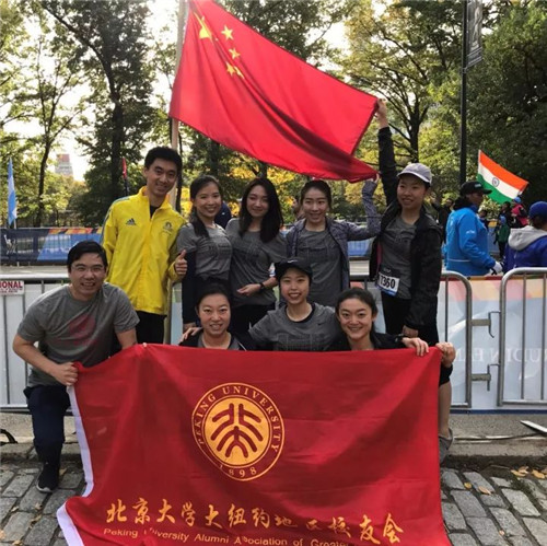 比赛结束，会长黄河和部分团员合影