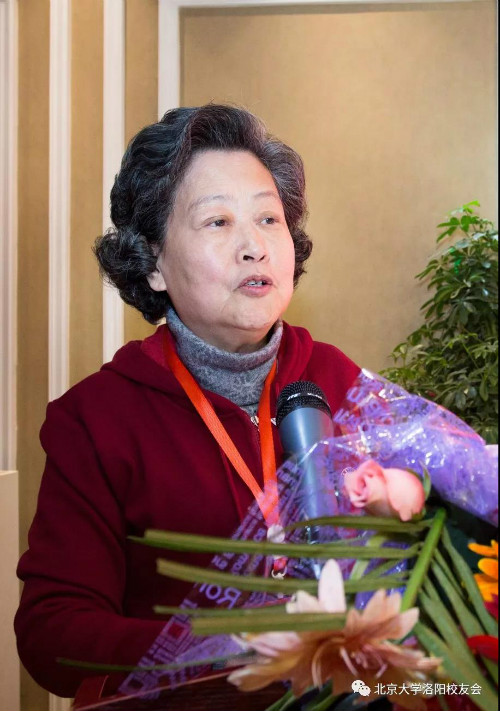 洛阳校友会副会长兼秘书长刘晓鹏主持会议