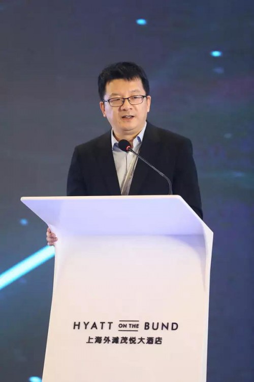 第一财经CEO周健工校友主持开幕式