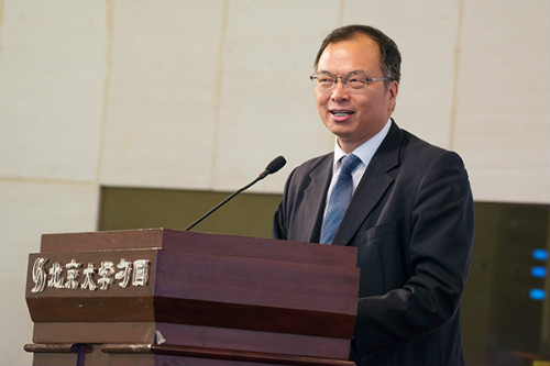 李新创副会长主持
