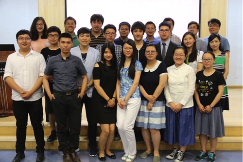 评委与沈同奖、提名奖获奖者合影