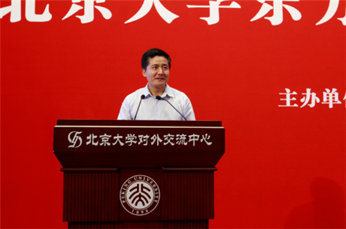 东语系印地语专业90届毕业生、曾任中联部亚洲一局副局长,现任中国和平发展基金会副秘书长的季平校友发言