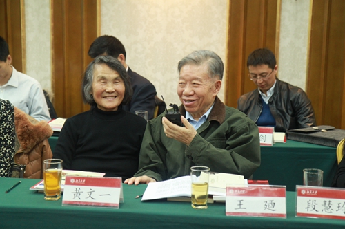 副会长王廼、副秘书长黄文一老院友