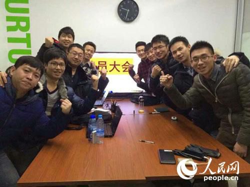 图为创业团队的成员,左排最后为黄礼君