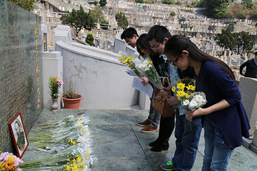 校友献花 (年轻校友)photo11 原图 559B2818