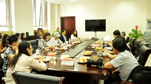 圆桌讨论会现场