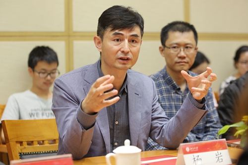 2c4138b2cf3f189e89d904