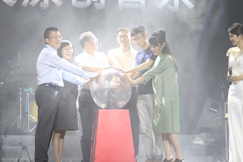 《此间》专辑发布仪式启动