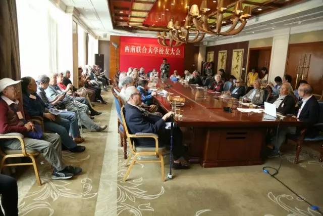 老友见面打个招呼