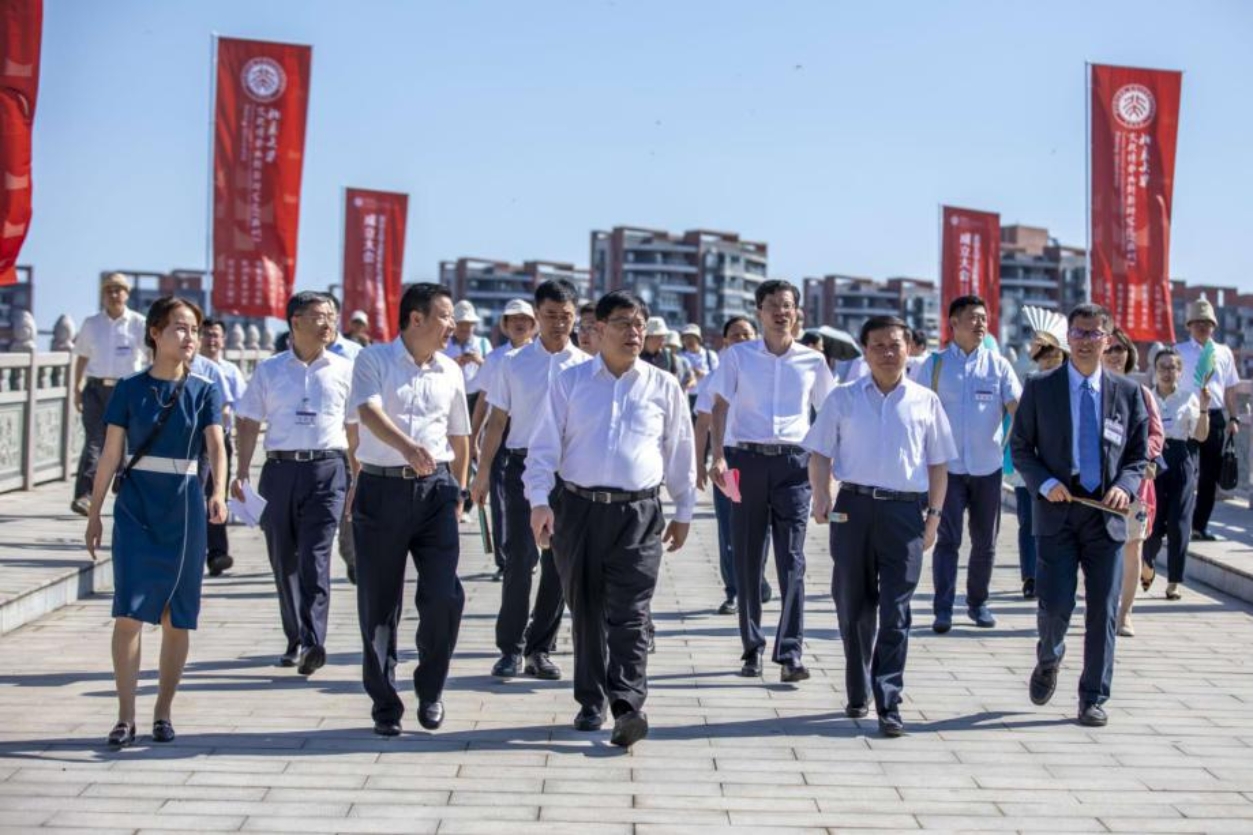 C:\Users\Ziyi Chen\Desktop\江西校友会文创座谈会\405d0003f2e522e571350546cb0a148.jpg