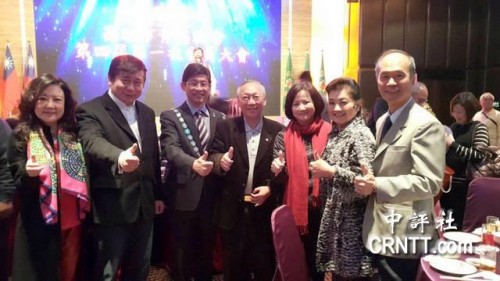李玉文(左三)连任北大台湾校友总会理事长,期许为两岸和平发展努力。