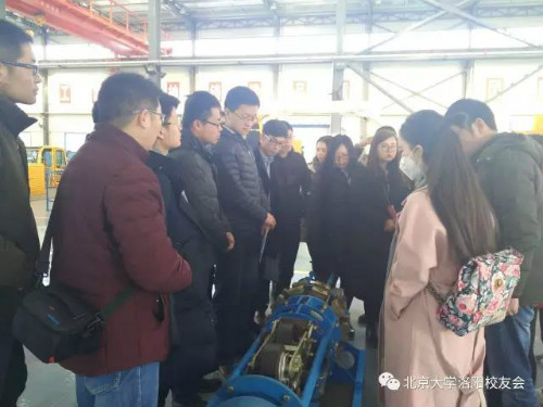 在企业参观