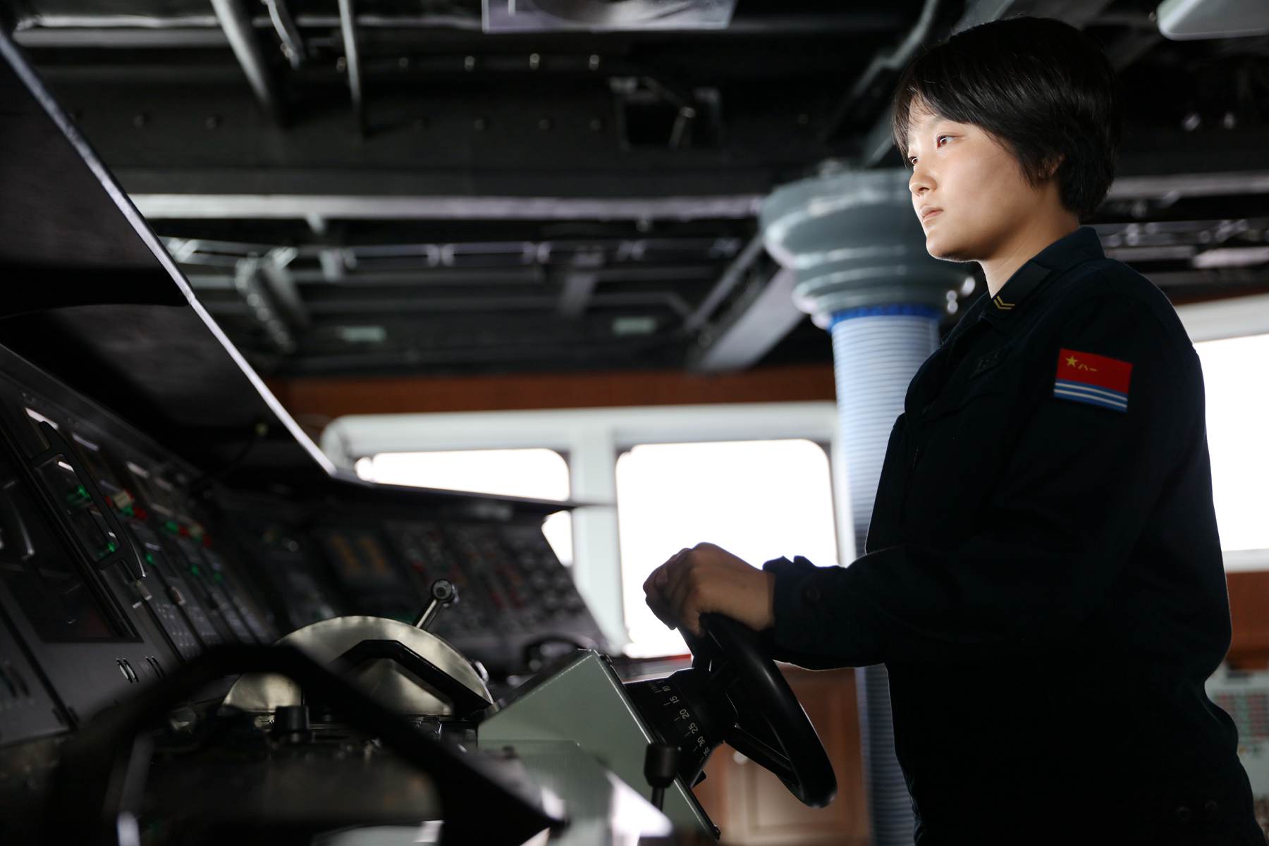 fe5a0e30835348f08b0f246b306604f6.jpg 08王心仪操舵 姚瑶 摄_副本.jpg