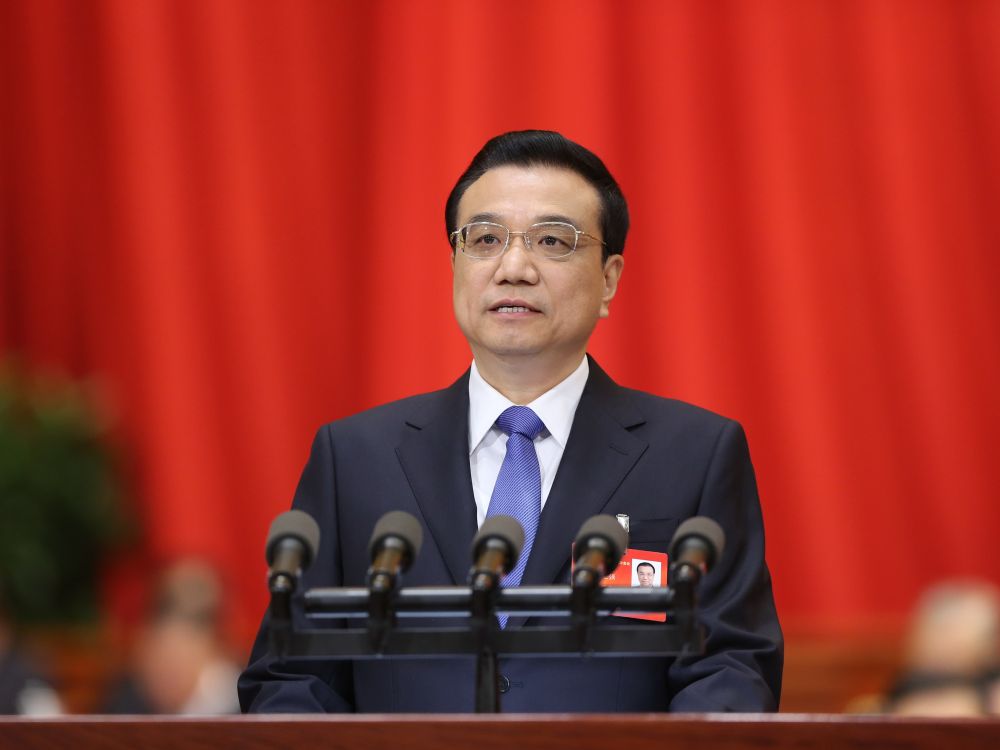 f5bfe536624247359cd78ce8210c721a.jpg 生平照片7.jpg