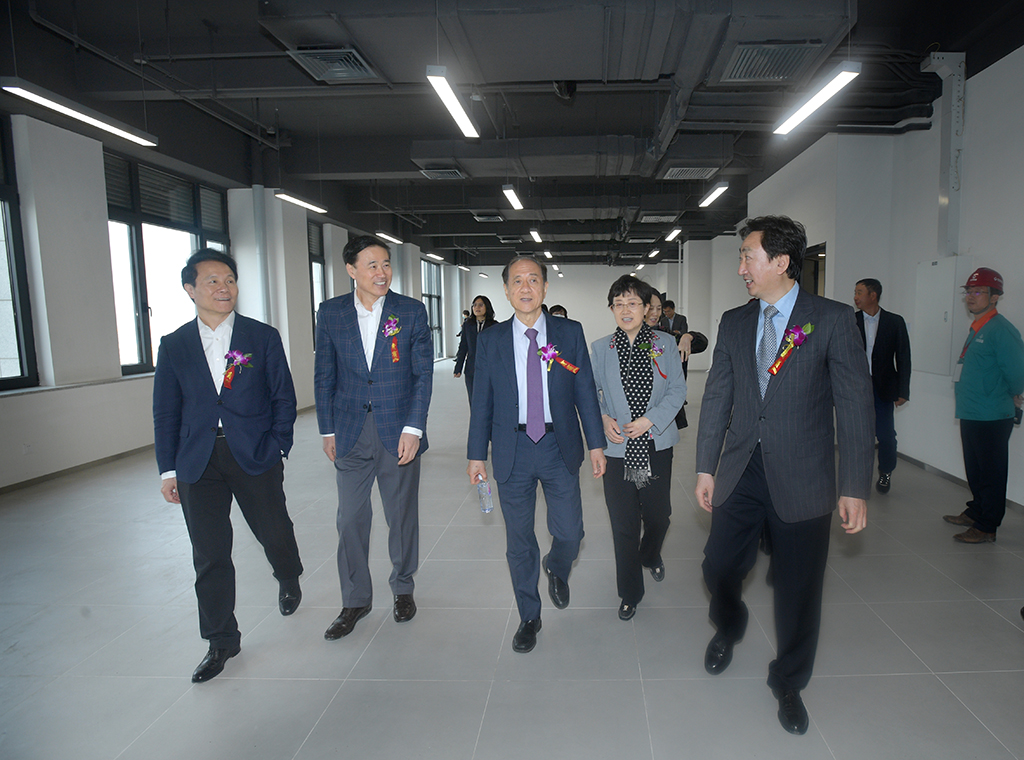 9de5a779716a421e9da2960db6e8f5de.jpg 9de5a779716a421e9da2960db6e8f5de.jpg