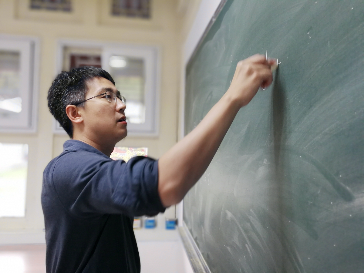 c480ab37bc82469dad7203886e66392e.jpg 项目完成人刘若川照片_副本.jpg